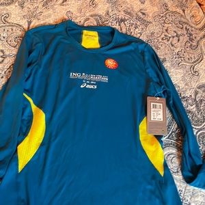 NWT Asics NYC MARATHON LS tech top size S
